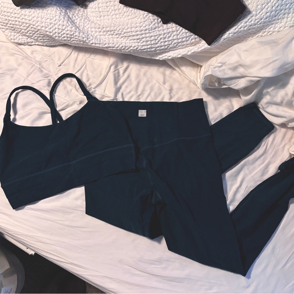 Vuori set. Size medium top and bottom. Great conditionn